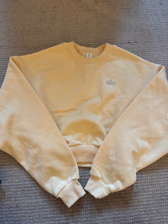 ALO Yoga Tops - ALO Yoga Men's Pale Yellow Crewneck Sweatshirt